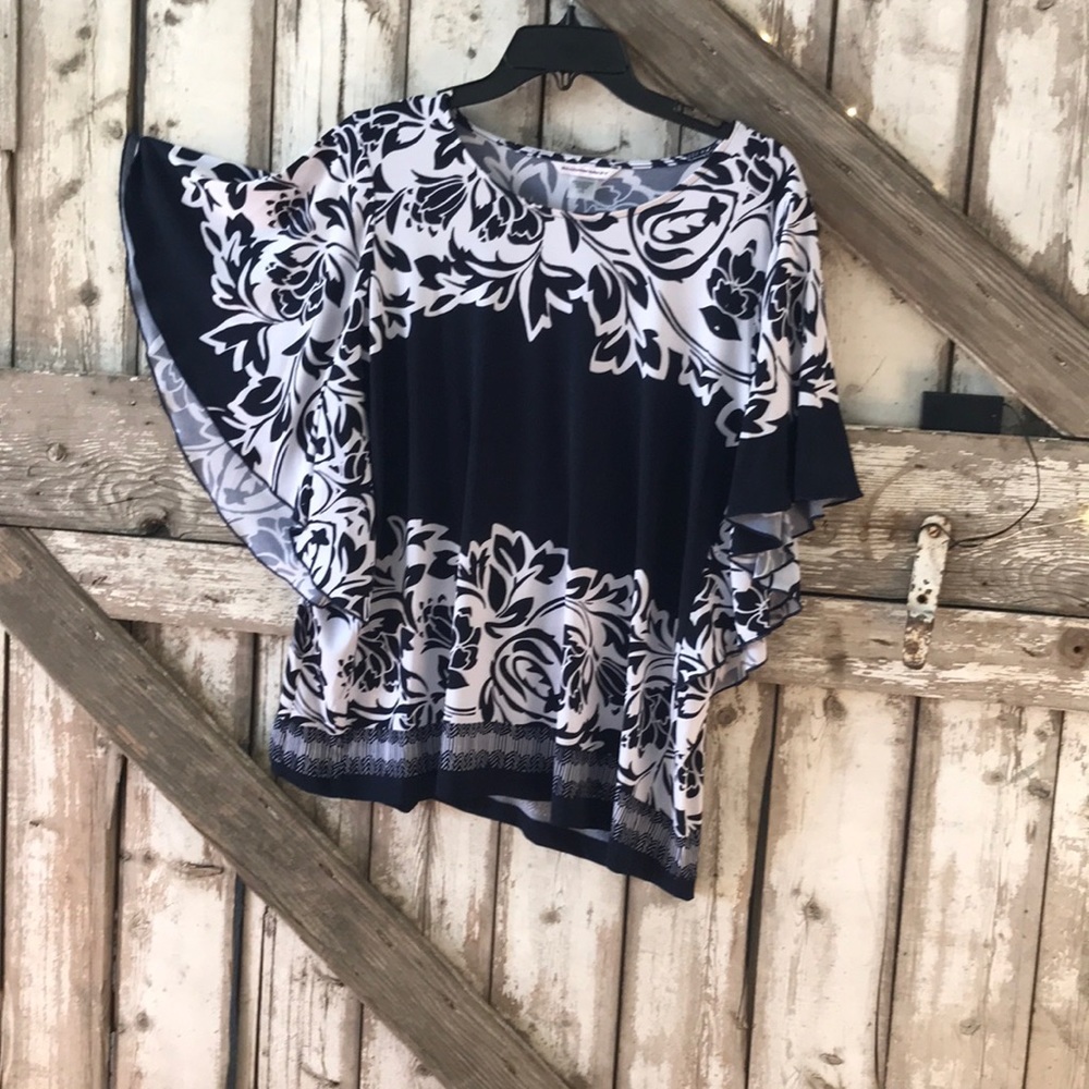 Beautiful blue/white print blouse